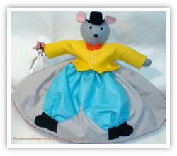Jean le raton, marionnette du conte traditionnel La Petite Coccinelle