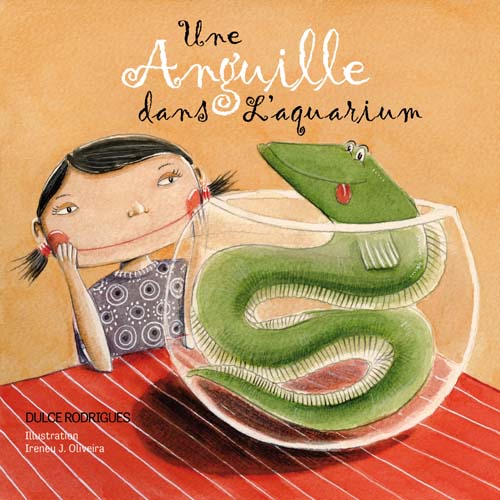 UNE ANGUILLE DANS L'AQUARIUM